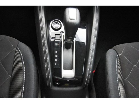 Used 2018 Nissan Kicks SV FWD image 25