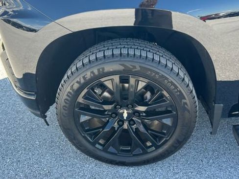 Certified 2022 Chevrolet Silverado 1500 High Country w/ Technology Package AWD/4WD image 10