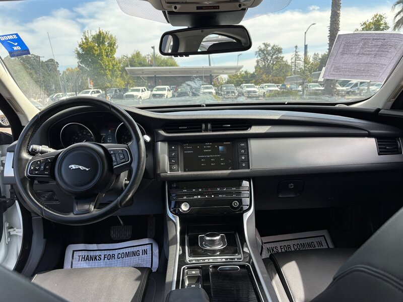 Used 2017 Jaguar XF Premium RWD image 12