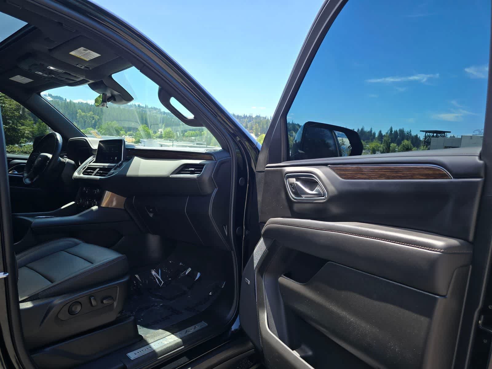 Used 2023 Chevrolet Tahoe High Country w/ Advanced Technology Package AWD/4WD image 30