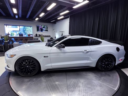 Used 2017 Ford Mustang GT Premium w/ GT Performance Package RWD image 12