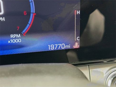 Used 2025 Chevrolet Trax LT w/ LT Convenience Package image 13