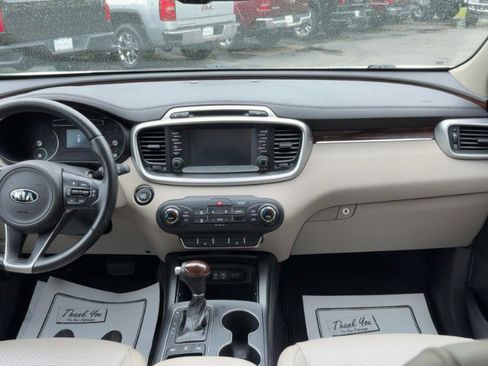 Used 2017 Kia Sorento AWD w/ LX Convenience Package image 14