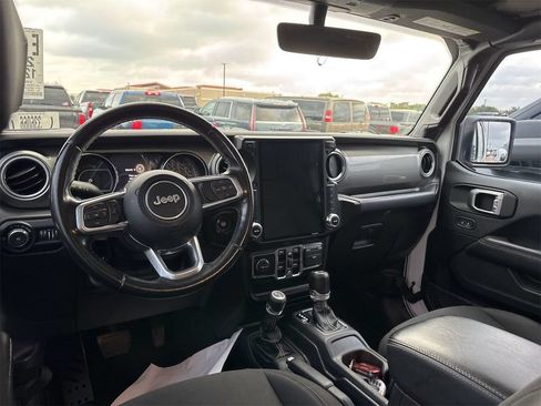 Used 2019 Jeep Wrangler Unlimited Sahara w/ Uconnect 4C Nav & Sound Group AWD/4WD image 9