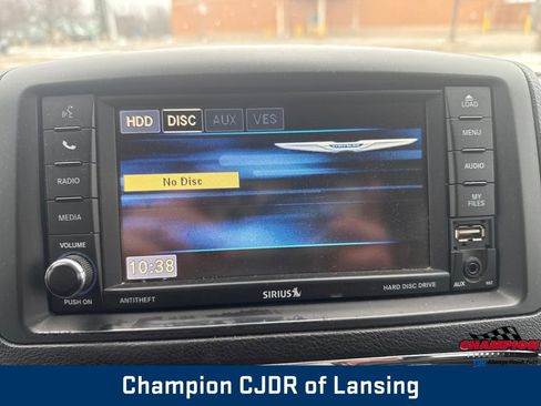 Used 2016 Chrysler Town & Country Touring image 20