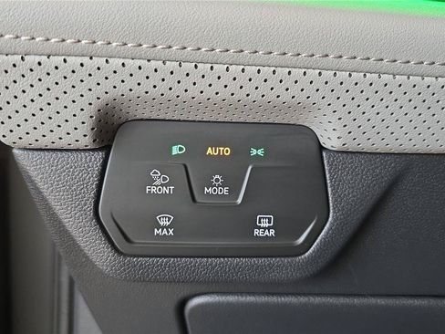 Used 2024 Volkswagen Atlas Peak Edition SE AWD/4WD image 23