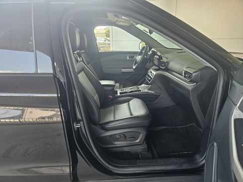 Used 2022 Ford Explorer XLT w/ Equipment Group 202A image 13