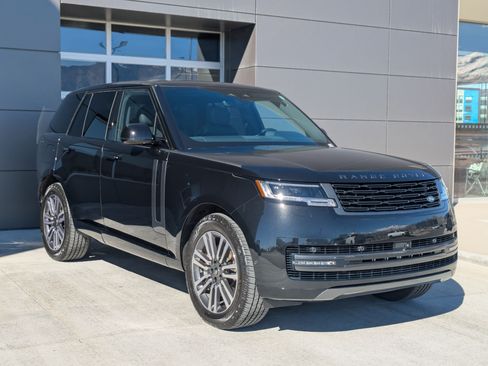 Used 2024 Land Rover Range Rover SE AWD/4WD image 3