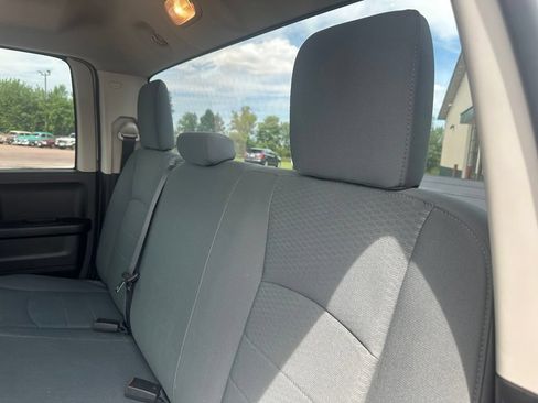 Used 2017 RAM 1500 Express RWD image 24
