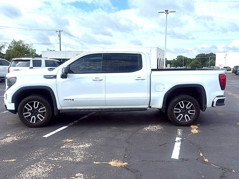 Used 2024 GMC Sierra 1500 AT4 w/ Technology Package AWD/4WD image 4