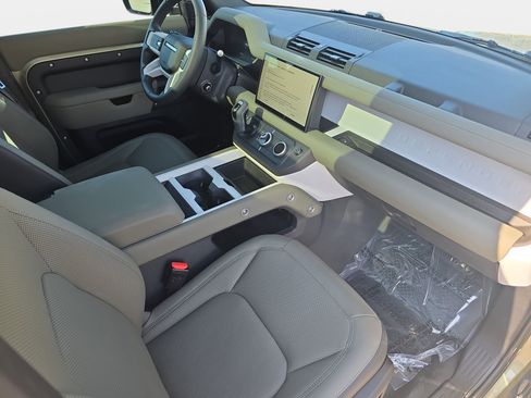 Used 2025 Land Rover Defender 110 S image 10