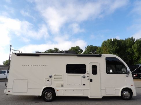 Used 2017 Ford E-450 and Econoline 450 Super Duty w/ A/C Prep Package RWD image 9