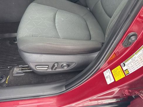 Used 2023 Toyota RAV4 XLE image 18