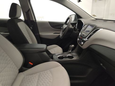 Used 2021 Chevrolet Equinox LS image 21