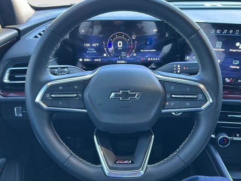 Used 2024 Chevrolet Traverse Z71 image 12