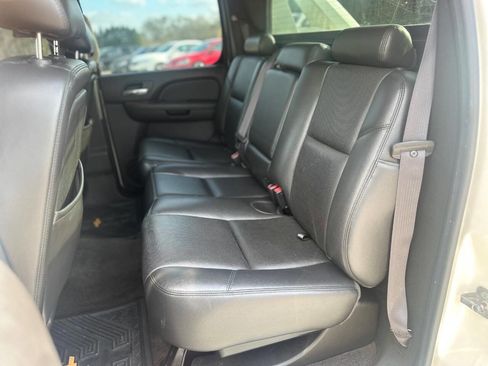 Used 2013 Chevrolet Avalanche LTZ image 33