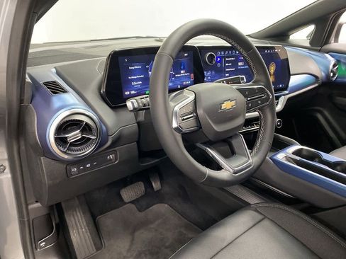 Used 2025 Chevrolet Equinox EV LT w/ Convenience Package image 2