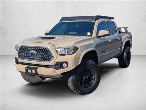 Used 2018 Toyota Tacoma TRD Sport image 1