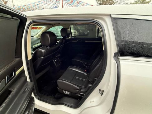 Used 2013 Lincoln MKT AWD image 8