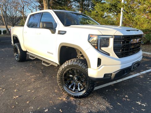 Used 2023 GMC Sierra 1500 Elevation image 2