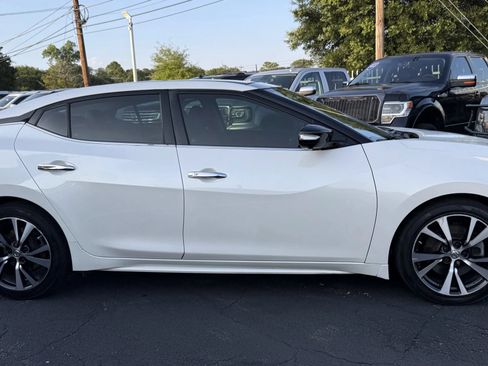 Used 2016 Nissan Maxima Platinum w/ Interior Lighting Package FWD image 8