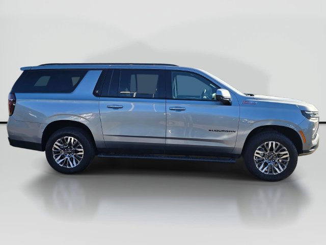 Used 2025 Chevrolet Suburban Z71 AWD/4WD image 6