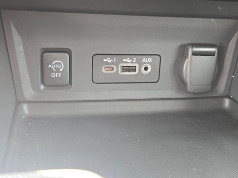 Certified 2025 Nissan Sentra SR FWD image 3