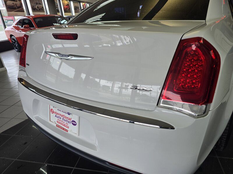 Used 2019 Chrysler 300 Touring w/ Driver Convenience Group AWD/4WD image 32