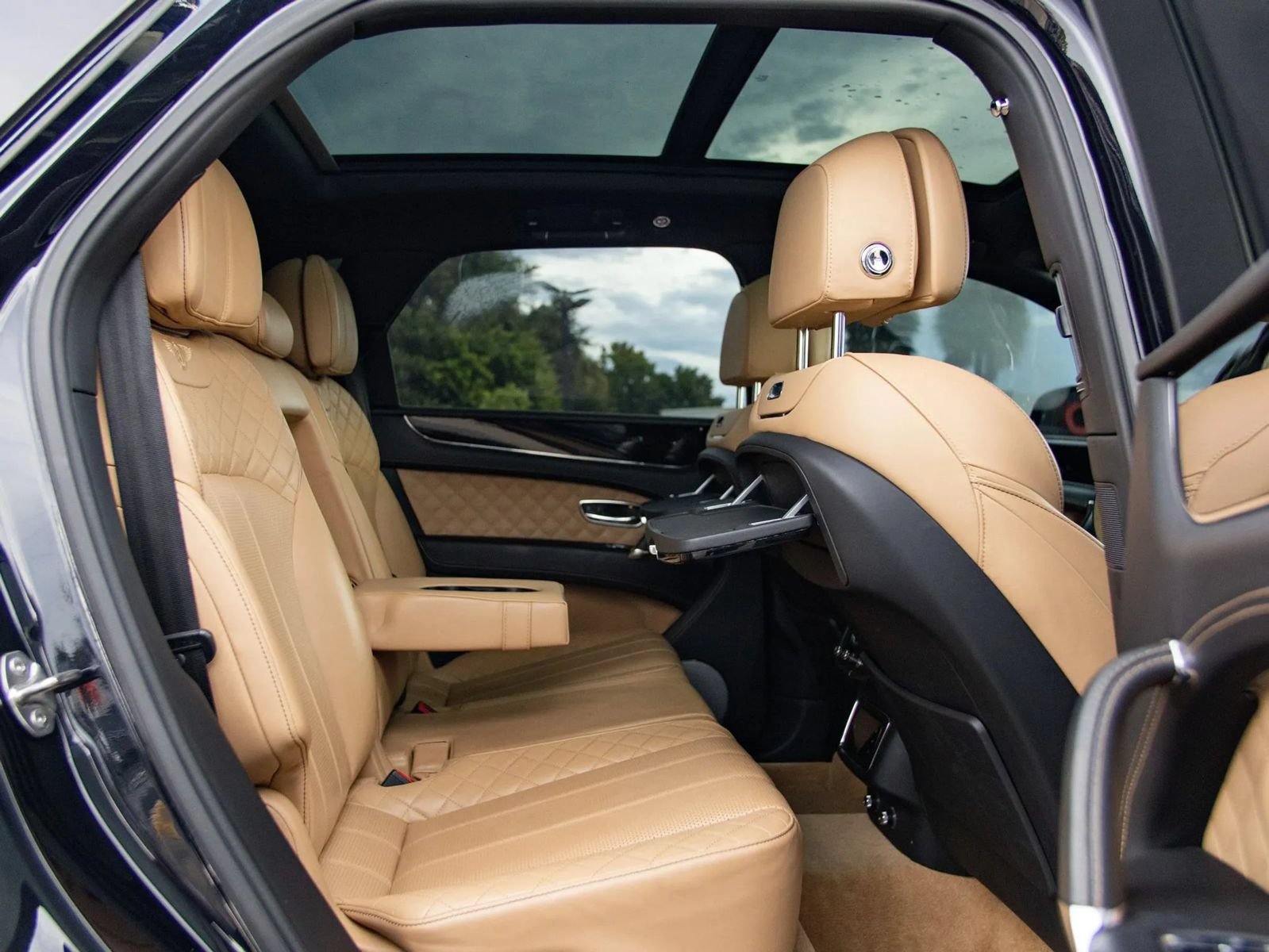 Used 2017 Bentley Bentayga AWD/4WD image 30