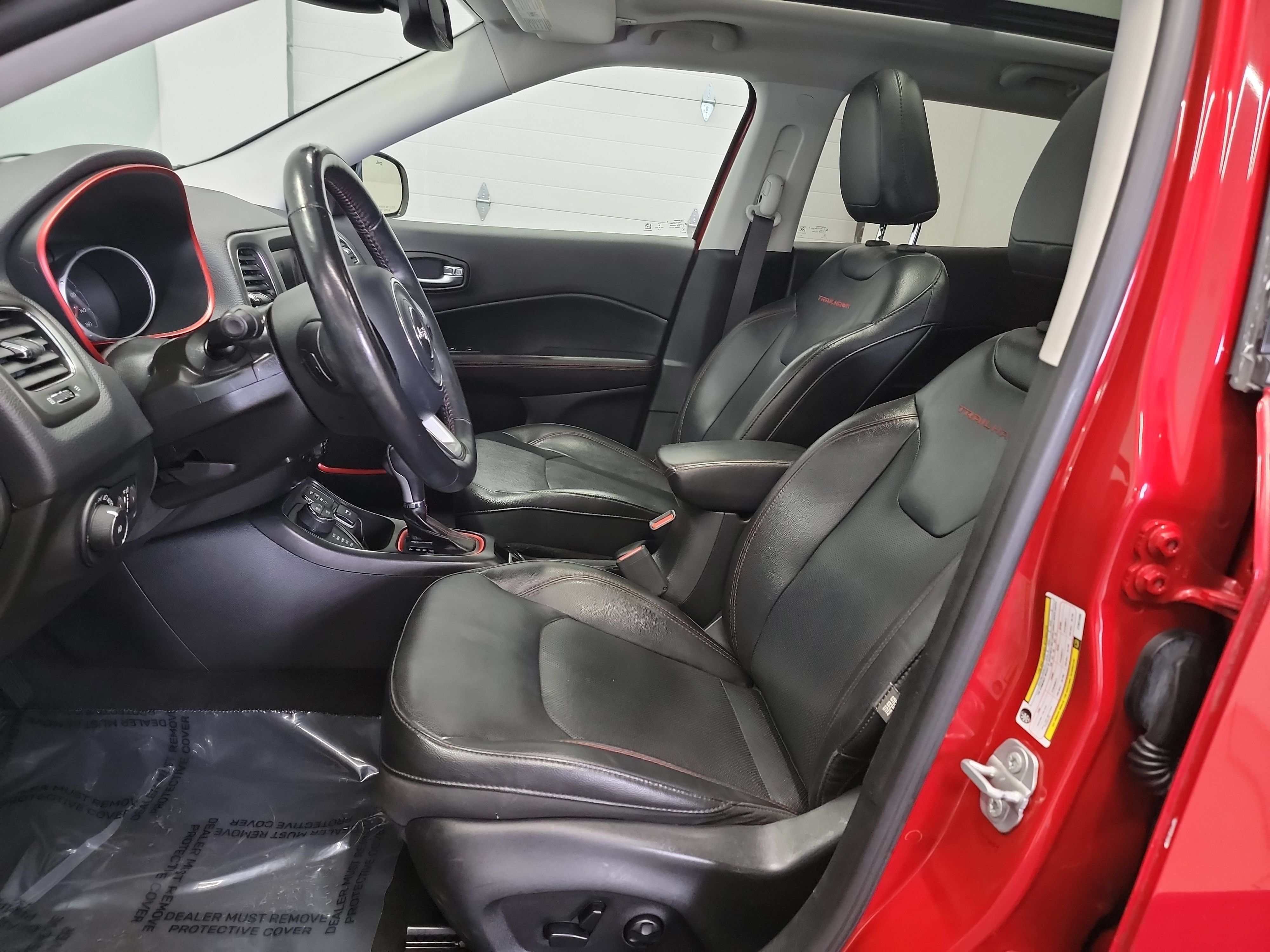 Used 2018 Jeep Compass Trailhawk w/ Leather Interior Group AWD/4WD image 12
