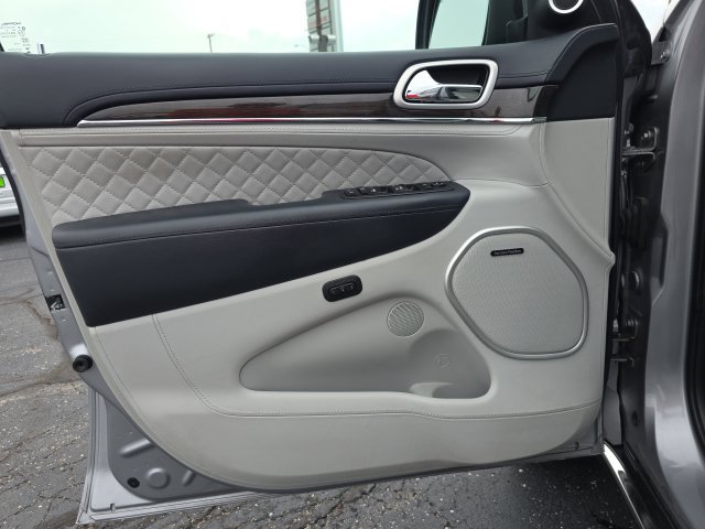 Used 2020 Jeep Grand Cherokee Summit AWD/4WD image 9