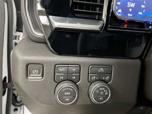 Used 2023 Chevrolet Silverado 1500 RST AWD/4WD image 18