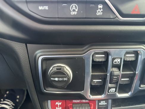 Used 2022 Jeep Wrangler Unlimited Rubicon w/ LED Lighting Group AWD/4WD image 20