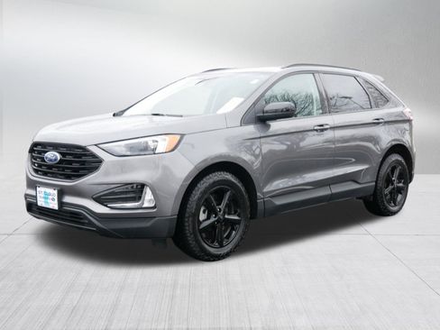 Used 2024 Ford Edge SEL w/ Sport Appearance Package image 3