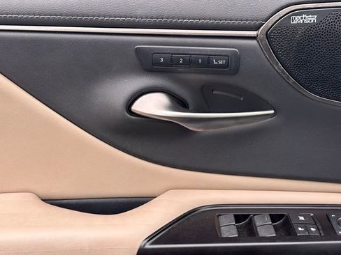 Used 2019 Lexus ES 350 w/ Premium Package image 12