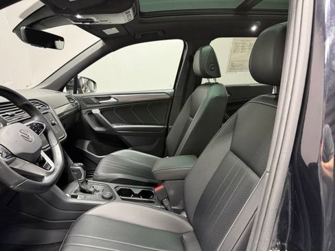 Used 2022 Volkswagen Tiguan SE R-Line AWD/4WD image 16