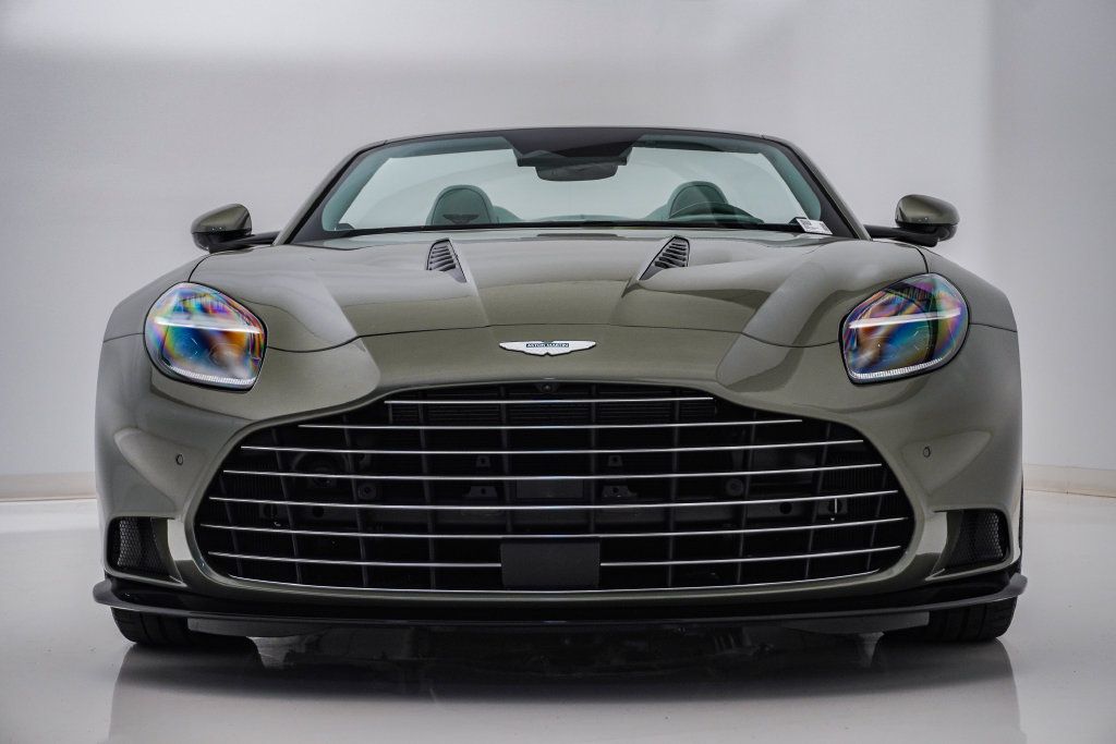 Used 2026 Aston Martin Vanquish Convertible RWD image 5
