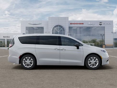 New 2026 Chrysler Pacifica Select AWD/4WD image 21