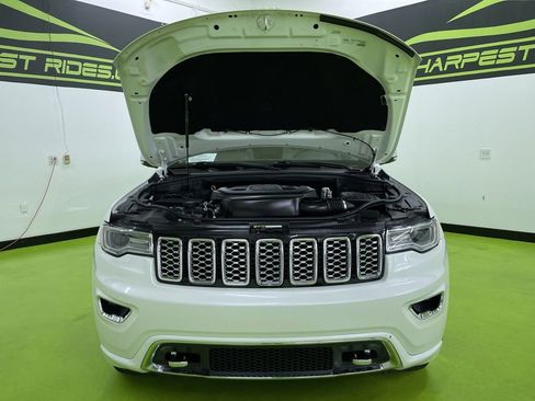 Used 2018 Jeep Grand Cherokee Overland image 4