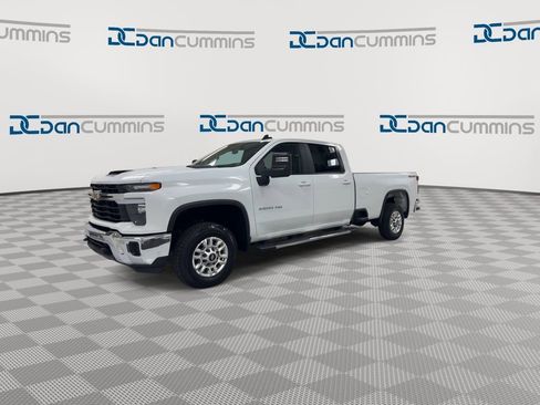Used 2025 Chevrolet Silverado 2500 LT w/ Safety Package AWD/4WD image 4