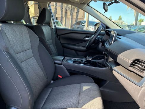 Used 2025 Nissan Rogue SV image 38