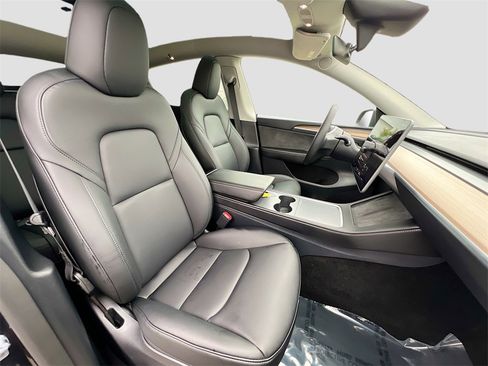 Used 2025 Tesla Model Y Long Range image 25