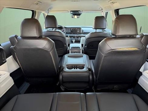 Used 2022 Kia Carnival LX FWD image 37