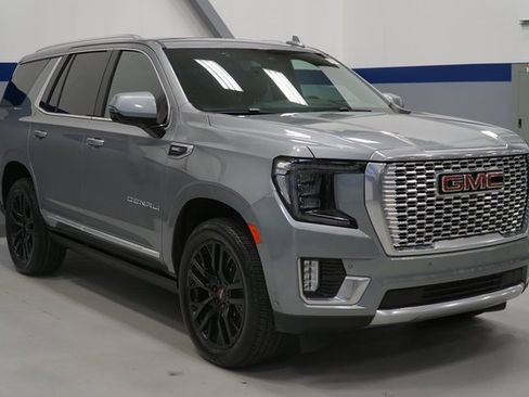 Used 2023 GMC Yukon Denali w/ Advanced Technology Package image 8