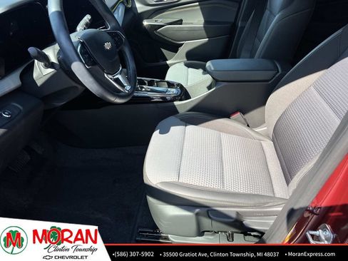Certified 2024 Chevrolet Trax LT w/ LT Convenience Package FWD image 17