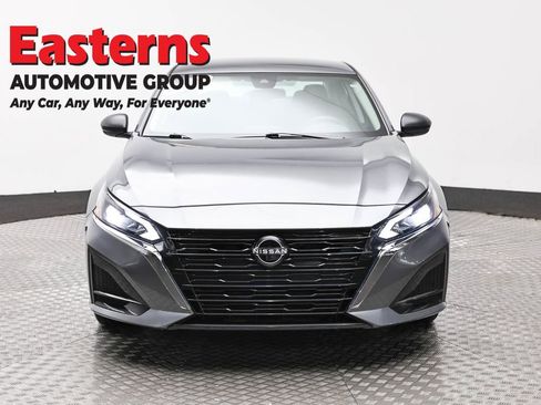 Used 2025 Nissan Altima 2.5 SV image 2