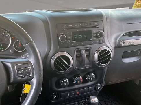 Used 2018 Jeep Wrangler Sport AWD/4WD image 9