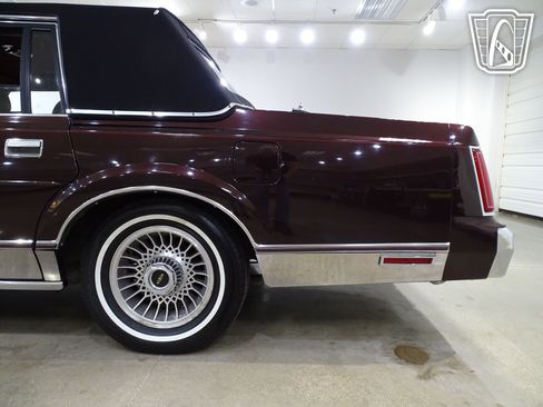 Used 1988 Lincoln Town Car image 31
