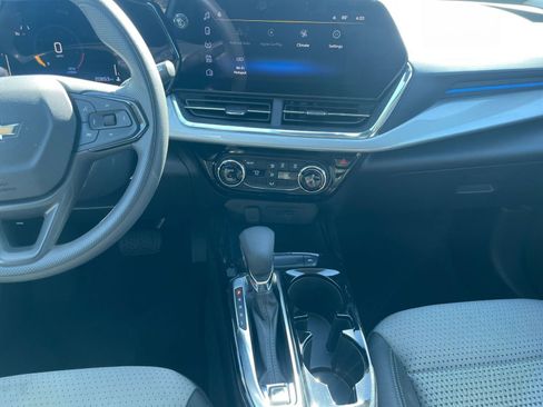Used 2025 Chevrolet Trax LT image 17