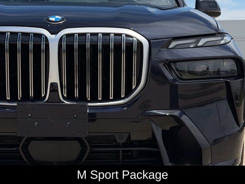 Used 2023 BMW X7 xDrive40i w/ M Sport Package AWD/4WD image 4